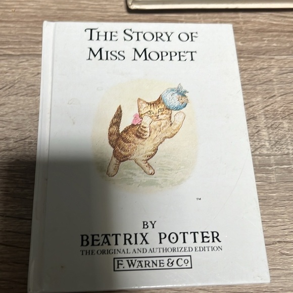 9 Beatrix Potter Books - Picture 3 of 11